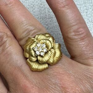 Premier Designs Goldtone Flower Ring In Bloom